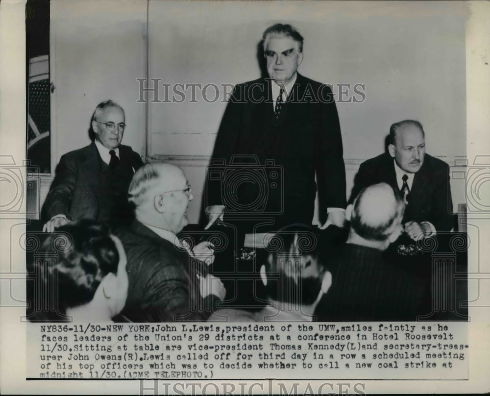 1949 Press Photo John L Lewis United Mine Workers at Hotel Roosevelt Conference