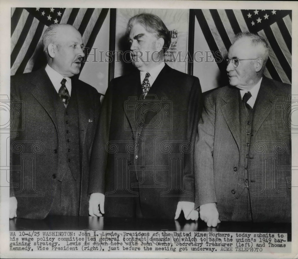 1949 Press Photo John L Lewis of United Mine Workers at Wage Policy Committee