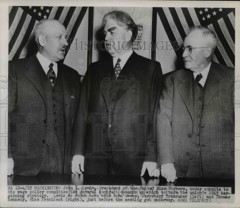 Load image into Gallery viewer, 1949 Press Photo John L Lewis of United Mine Workers at Wage Policy Committee
