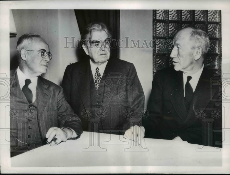 Load image into Gallery viewer, 1950 Press Photo Thomas Kennedy,John Lewis,Ralph Taggert Coal Miners Wage Meet
