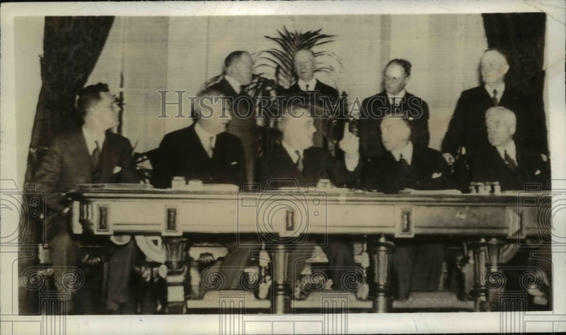 Load image into Gallery viewer, 1938 Press Photo Anglo-British and Canadian-American Trade Treaty Signings
