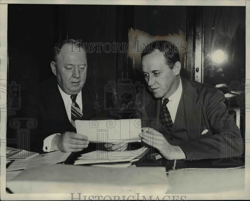 Load image into Gallery viewer, 1934 Press Photo Harry Hopkins, John Cochran in House Expenditures Committee
