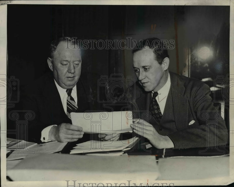 Load image into Gallery viewer, 1934 Press Photo harry Hopkins, John Cochran in House Expenditures Committee
