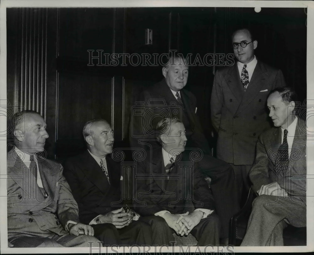 1939 Press Photo Harry Hopkins Meets w/ Motion Pictures Industry Representatives