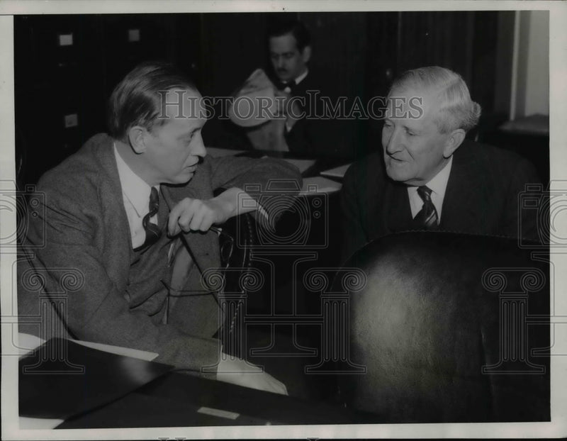 Load image into Gallery viewer, 1939 Press Photo Harry Hopkins, Morris Sheppard at Commerce Committee Hearings
