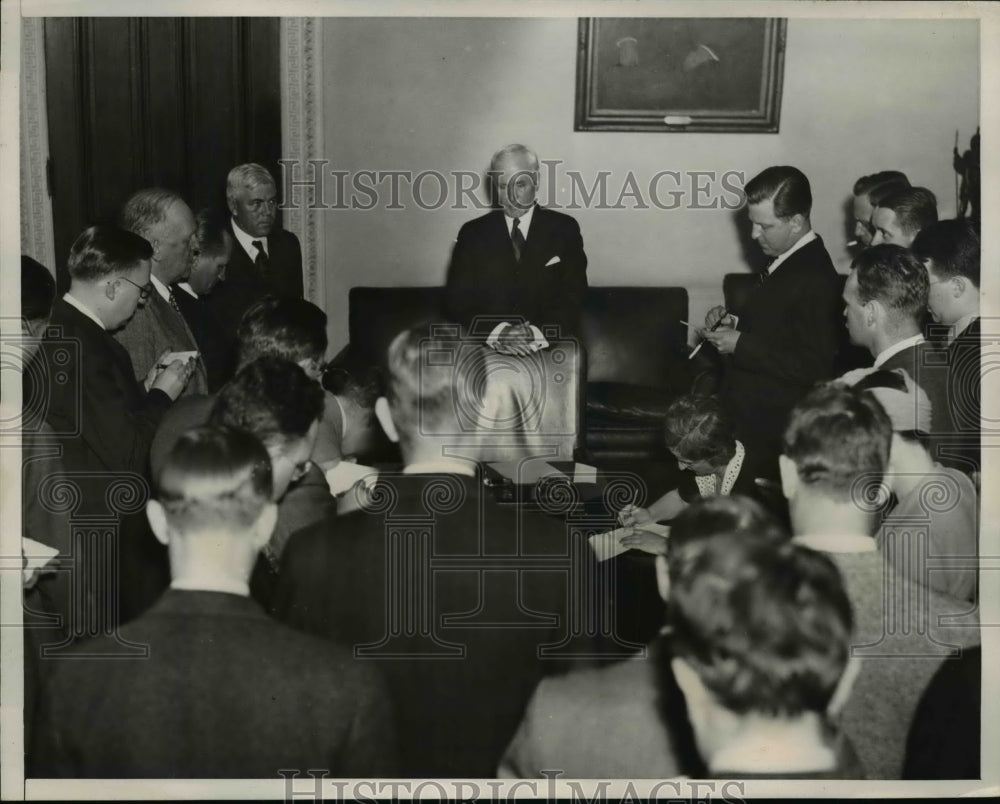 1940 Press Photo Secy of State Cordell Hull Confers with Press on War Situation