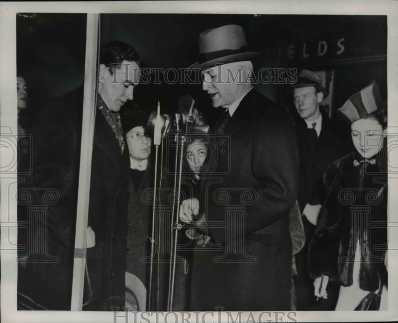 Load image into Gallery viewer, 1940 Press Photo Secy of State Cordell Hull Enlists in "March of Dimes"
