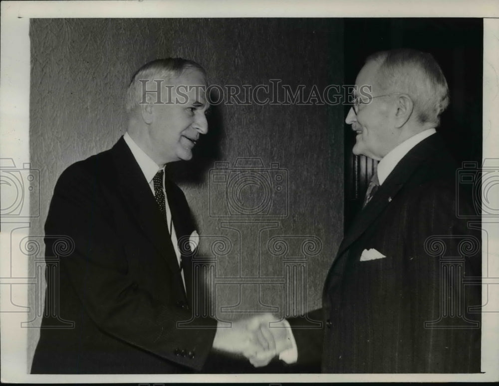 1940 Press Photo Secy of State Cordell Hull Congratulates Gen John Pershing