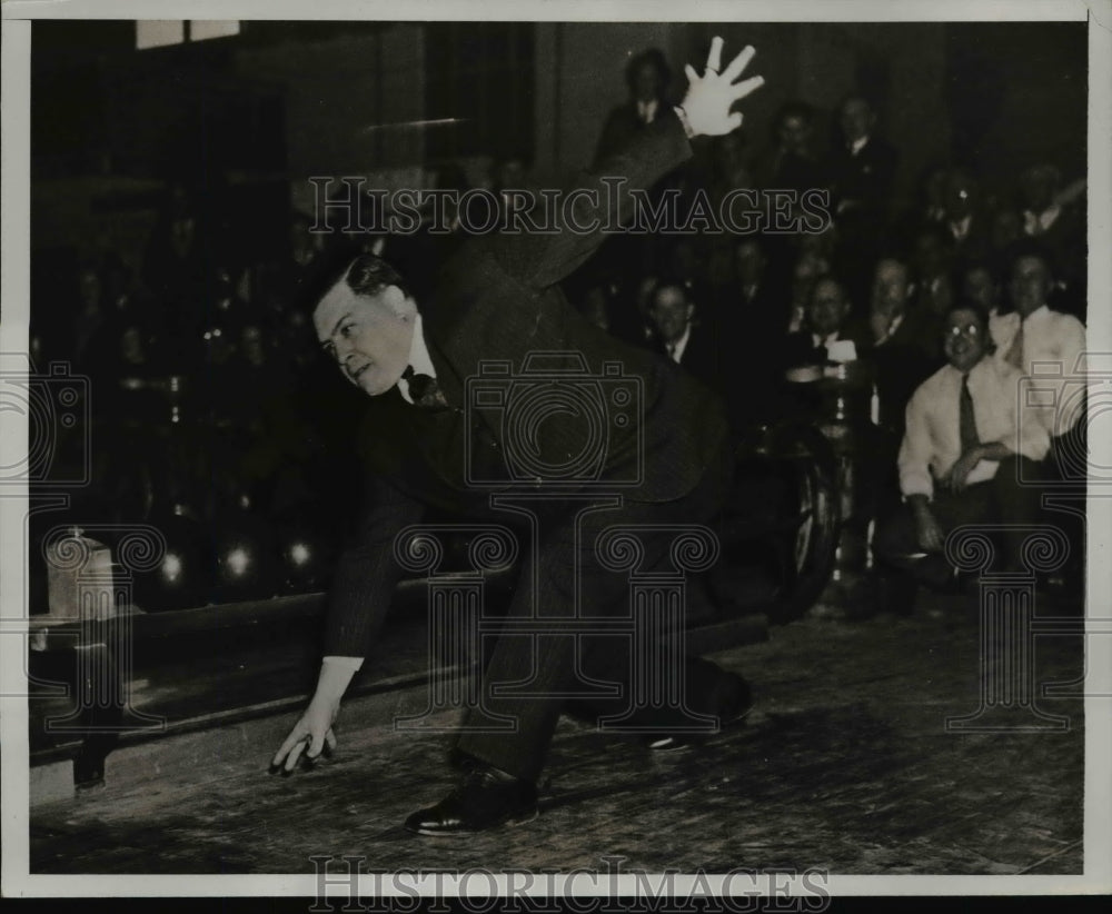 1935 Press Photo Gov Harold G. Hoffmann of NJ Opens NJ State Bowling Contest