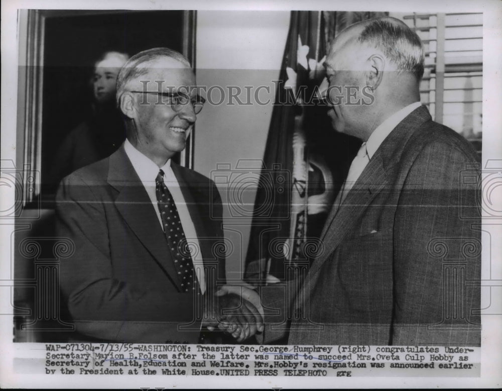 1955 Press Photo Treasury Secy G Humphrey Congratulates Under-Secy M. B. Folsom