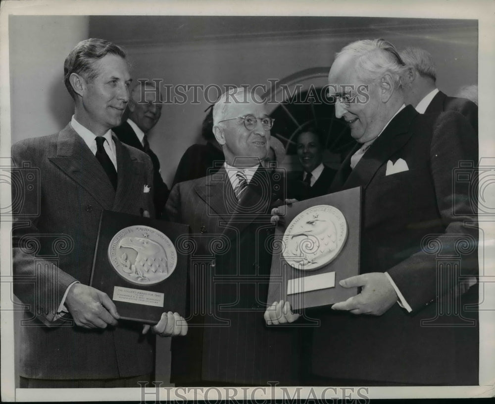 1946 Press Photo President Harry Truman Presents Collier's Award for Congress- Historic Images