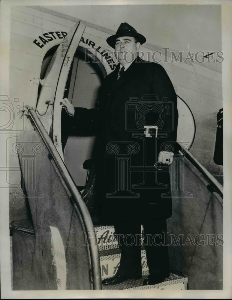 Load image into Gallery viewer, 1938 Press Photo Gov Charles E Hurley of MA to Confer with Harry Hopkins

