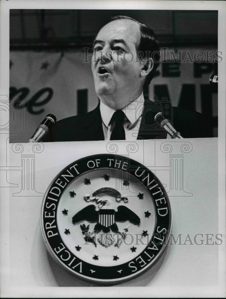 1968 Press Photo Vice President Hubert Humphrey in Cleveland, Ohio - nep08387