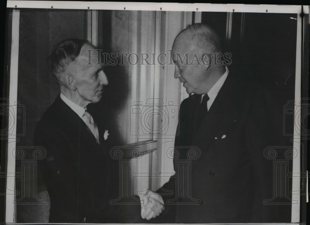 1954 Press Photo President Dwight Eisenhower w/ Vincent Massey at White House