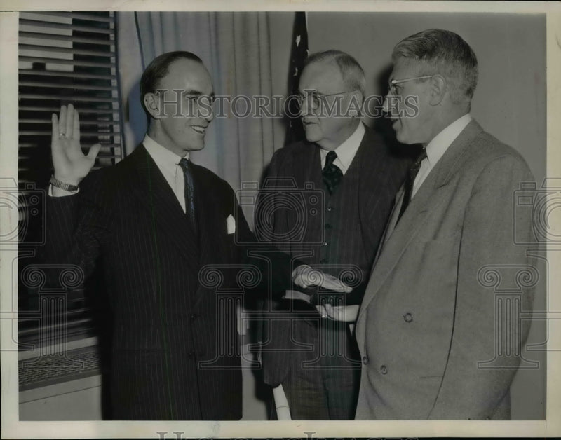 Load image into Gallery viewer, 1953 Press Photo Raymond Muir Swears in Douglas MacArthur to State Department
