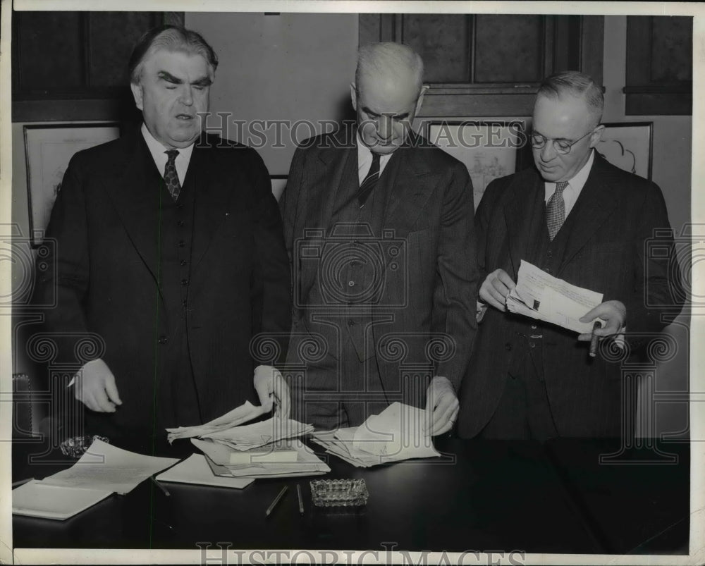 1941 Press Photo Lewis Meets with Policy Board Prior to White House Conference