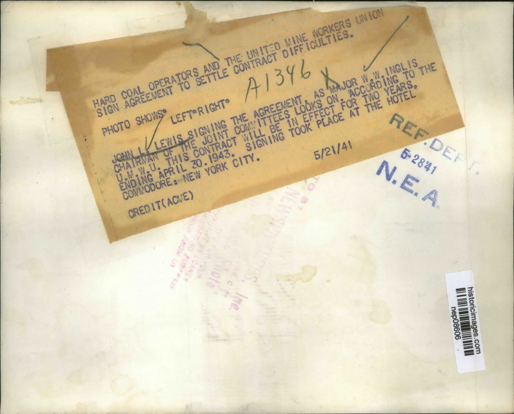 1941 Press Photo John L Lewis Signs Agreement with Hard Coal Operators