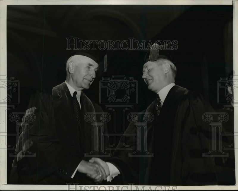 Load image into Gallery viewer, 1938 Press Photo Secy Cordell Hull Greets Gov A Harry Moore - nep08621
