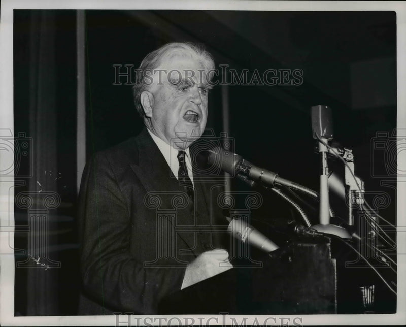 Load image into Gallery viewer, 1954 Press Photo Lewis to Meet with Union Chiefs, Delivers Speech - nep08637
