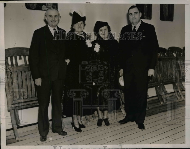 Load image into Gallery viewer, 1936 Press Photo Gov Elect Charles F Hurley &amp; Wife Leave for Bermuda Vacation
