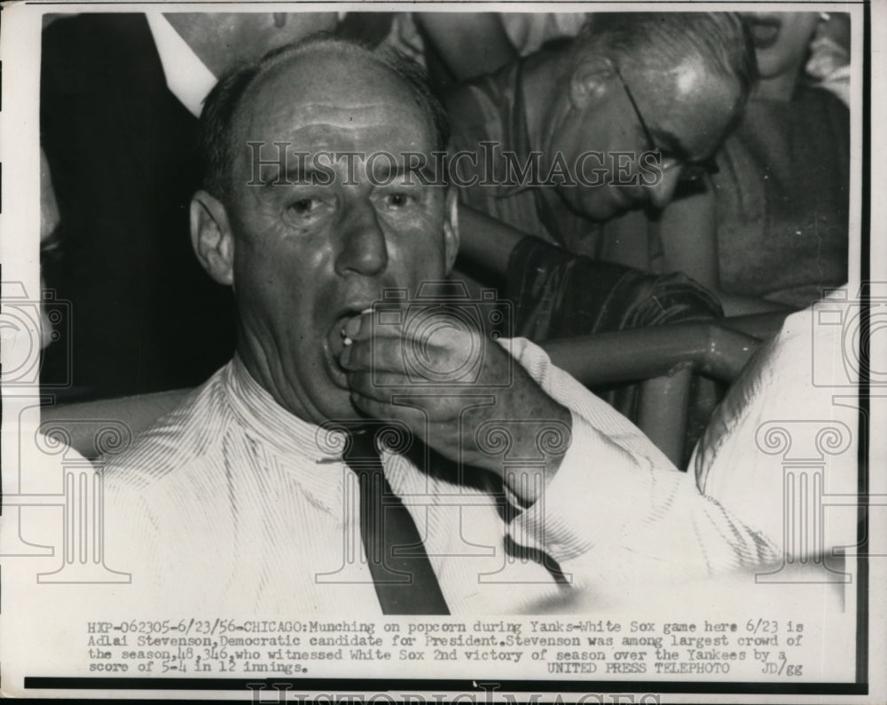 1956 Press Photo Dem Candidate Adlai Stevenson Eats Popcorn at Yanks-W Sox Game