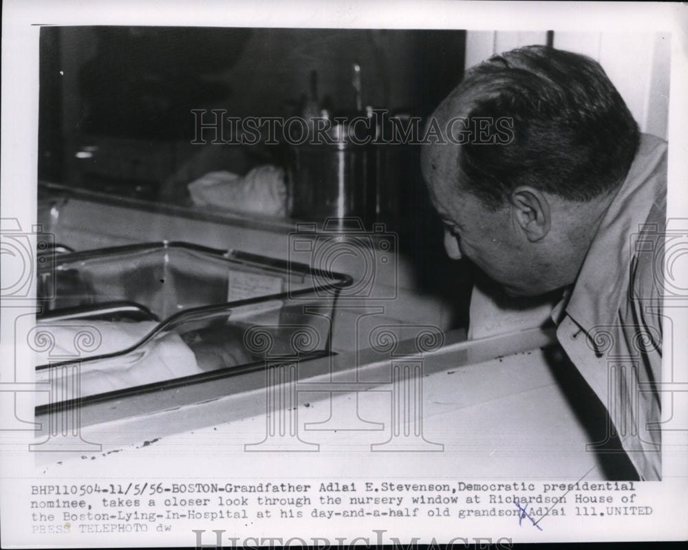 1956 Press Photo Adlai Stevenson Peers Through Hospital Window at Grandson