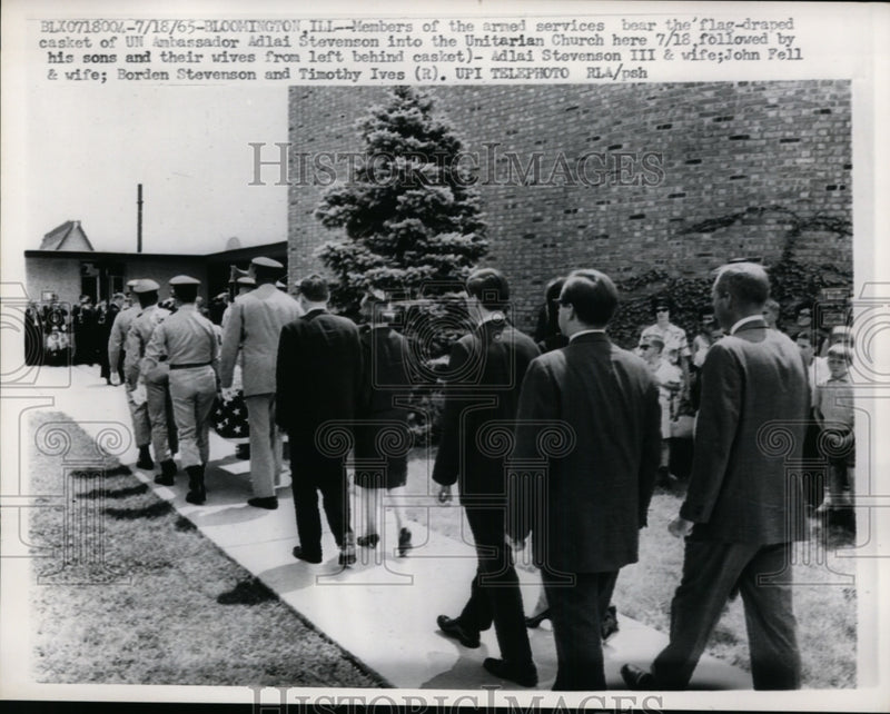 Load image into Gallery viewer, 1965 Press Photo Armed Service Members Bear Casket of Adlai Steveson - nep08695
