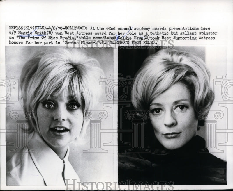 Load image into Gallery viewer, 1970 Press Photo At 42nd Annual Academy Awards, Maggie Smith Wins Best Actress

