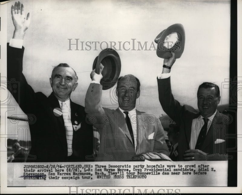 Load image into Gallery viewer, 1956 Press Photo Adlai Stevenson and Democratic Candidates Arrive in Portland
