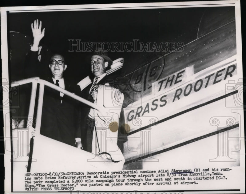 Load image into Gallery viewer, 1956 Press Photo Adlai Stevenson &amp; Estes Kefauver Arrive at Midway Airport
