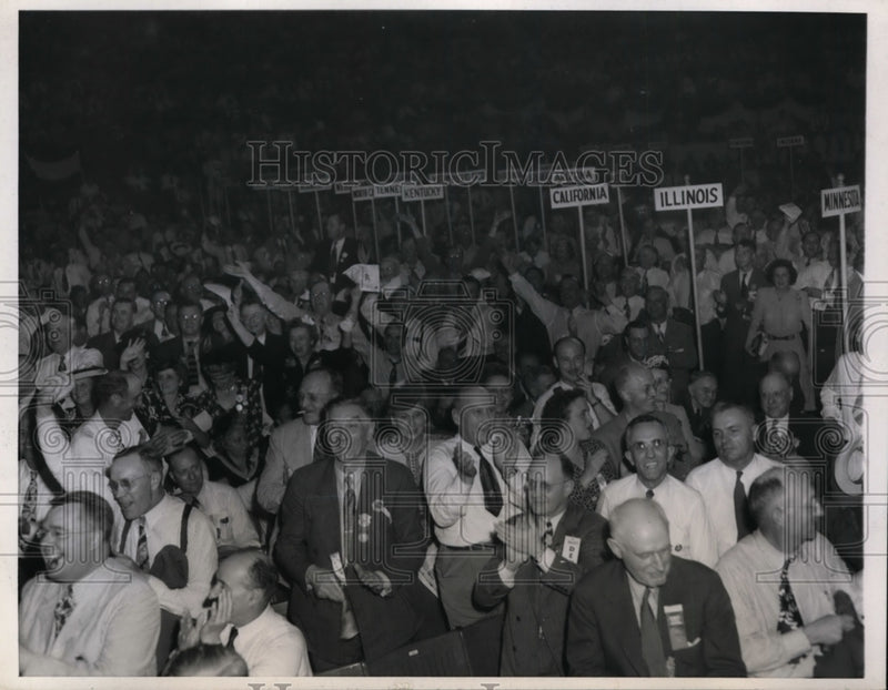 Load image into Gallery viewer, 1944 Press Photo Demonstration Follows Gov Earl Warren's Keynote Address
