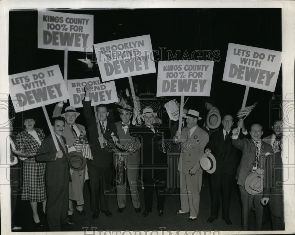 1944 Press Photo Brooklynites Show Support for Dewy at GOP Convention