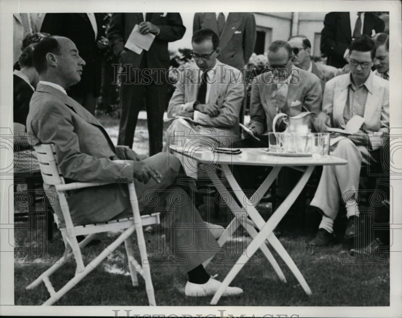 Load image into Gallery viewer, 1952 Press Photo Governor Adlai Stevenson in Springfield, IL Press Conference
