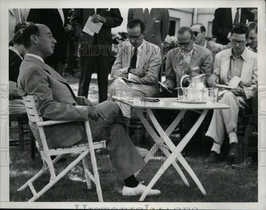 1952 Press Photo Governor Adlai Stevenson in Springfield, IL Press Conference