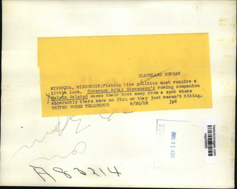 1952 Press Photo Illinois Governor Adlai Stevenson & Melvin Galsted in a boat