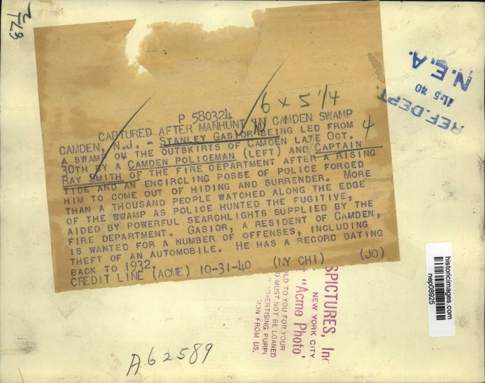 1940 Press Photo Stanley Gasior Led From Sawmp by Camden Policeman & Ray Smith