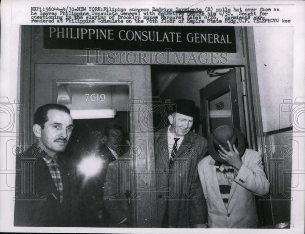 1958 Press Photo Filipino Surgeon Rodrigo Sarmiento Leaves Philippine Consulate