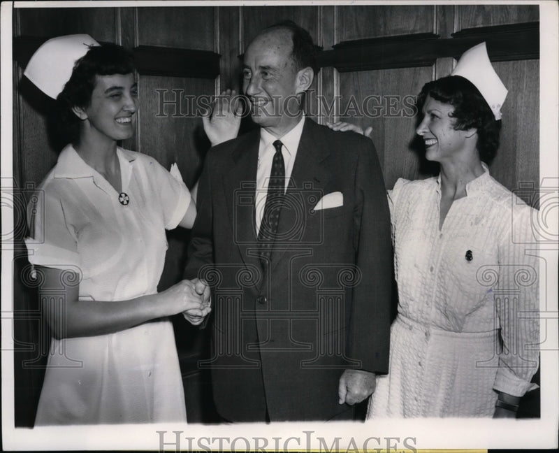 Load image into Gallery viewer, 1954 Press Photo Adlai Stevenson Leaves Hospital After Recovering From Kidney Op
