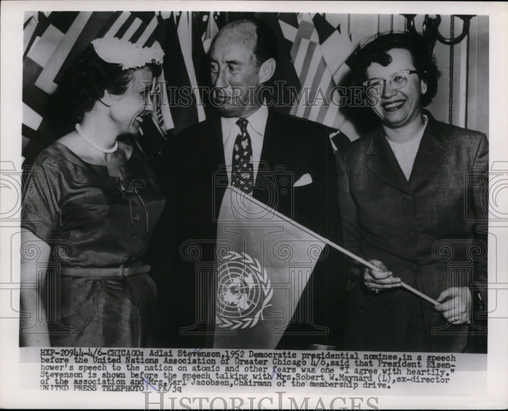 1954 Press Photo Adlai Stevenson Talks with Ms Earl Johnson & Mrs Robert Maynard
