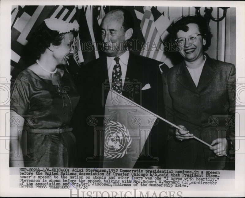 Load image into Gallery viewer, 1954 Press Photo Adlai Stevenson Talks with Ms Earl Johnson &amp; Mrs Robert Maynard
