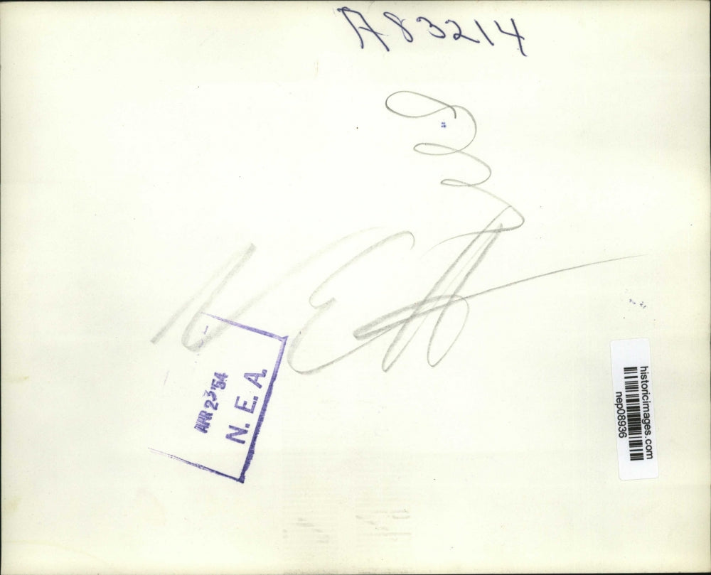 1954 Press Photo Adlai Stevenson Talks with Ms Earl Johnson & Mrs Robert Maynard