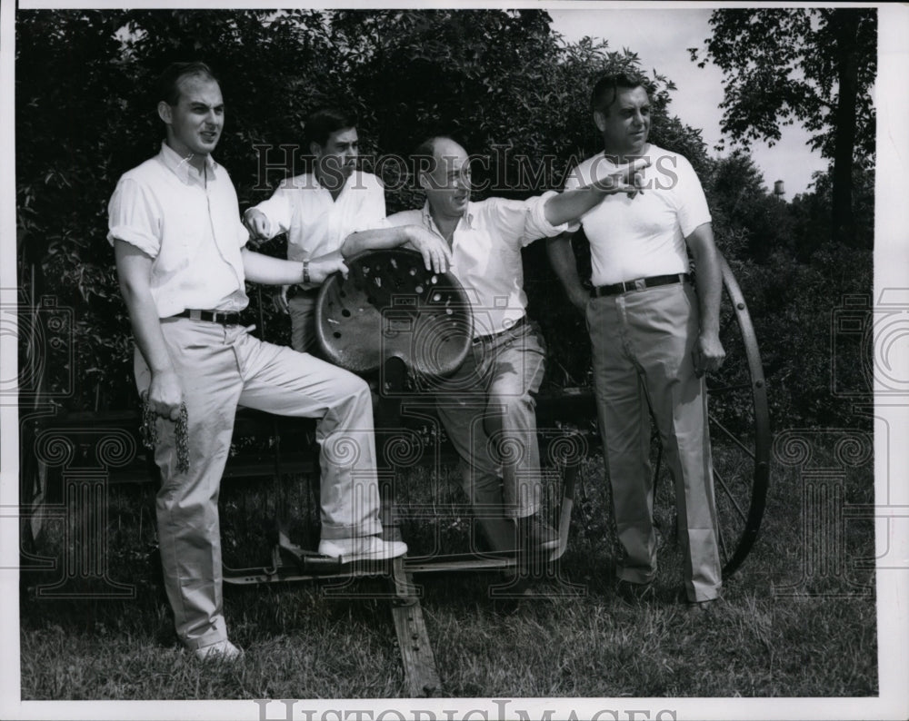 1956 Press Photo Adlai Stevenson & Family on Farm in Libertyville, Illinois