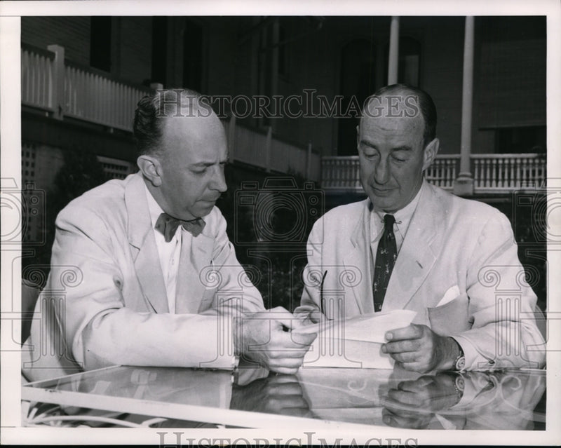 Load image into Gallery viewer, 1952 Press Photo Governor Adlai Stevenson &amp; Wilson Wyatt of Louisville
