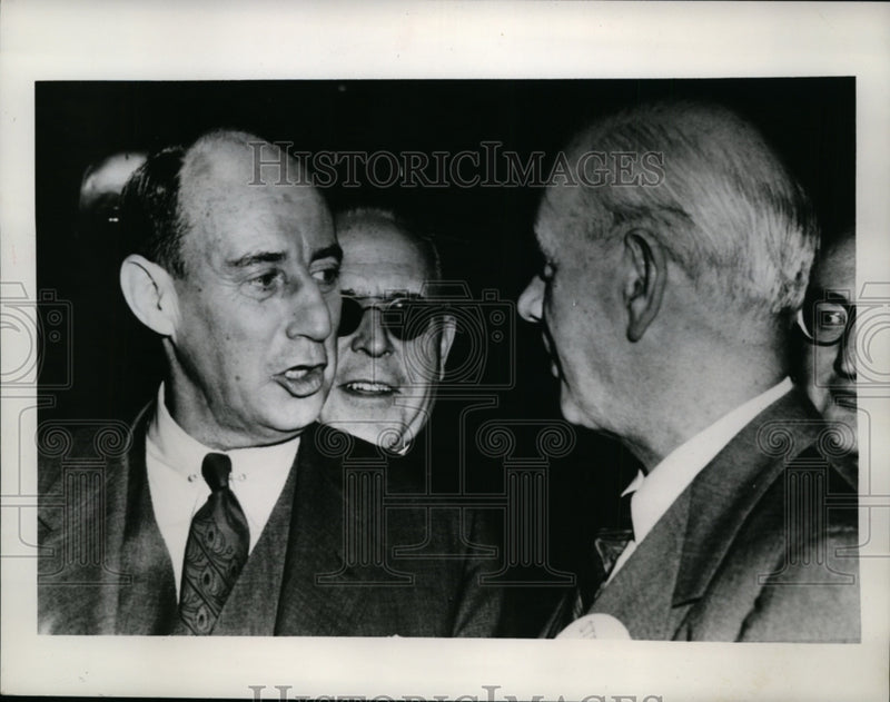 Load image into Gallery viewer, 1952 Press Photo Adlai Stevenson, Philip Murray in Pittsburgh w/ Mayor Lawrence
