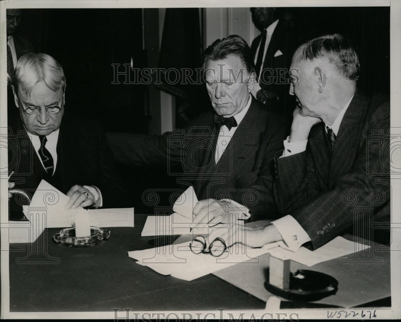 Load image into Gallery viewer, 1939 Press Photo Senate Foreign Relations Committee Neutrality Legislation Meet
