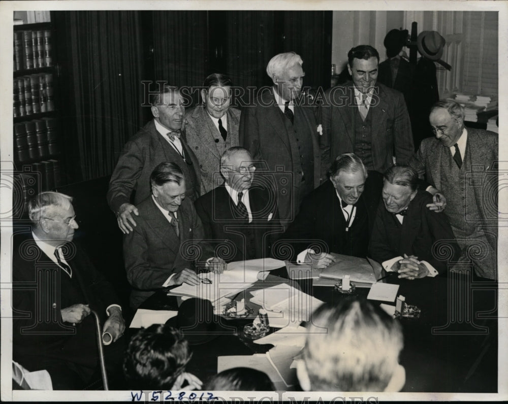 1939 Press Photo Senators Hiram Johnson, Key Pittman, Walter George - nep08999