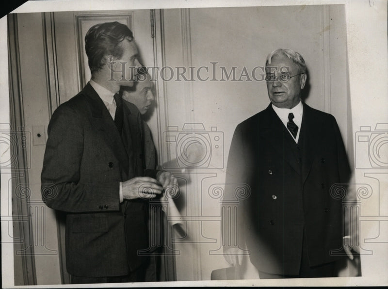 Load image into Gallery viewer, 1933 Press Photo Senator Hiram Johnson of CA confered with President Roosevelt
