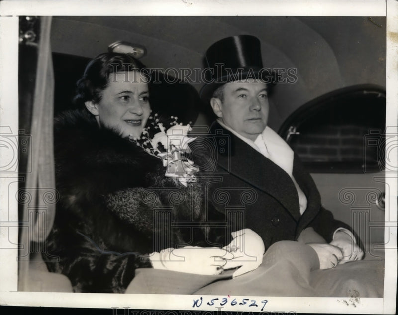 Load image into Gallery viewer, 1940 Press Photo Mr &amp; Mrs Robert Jackson en Route to White House Judicial Dinner

