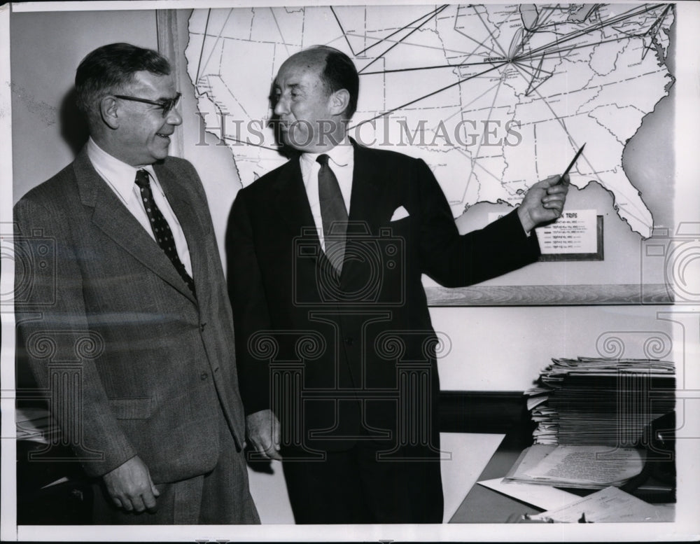 1956 Press Photo Presidential candidate Adlai Stevenson & EI Bartlett in Chicago