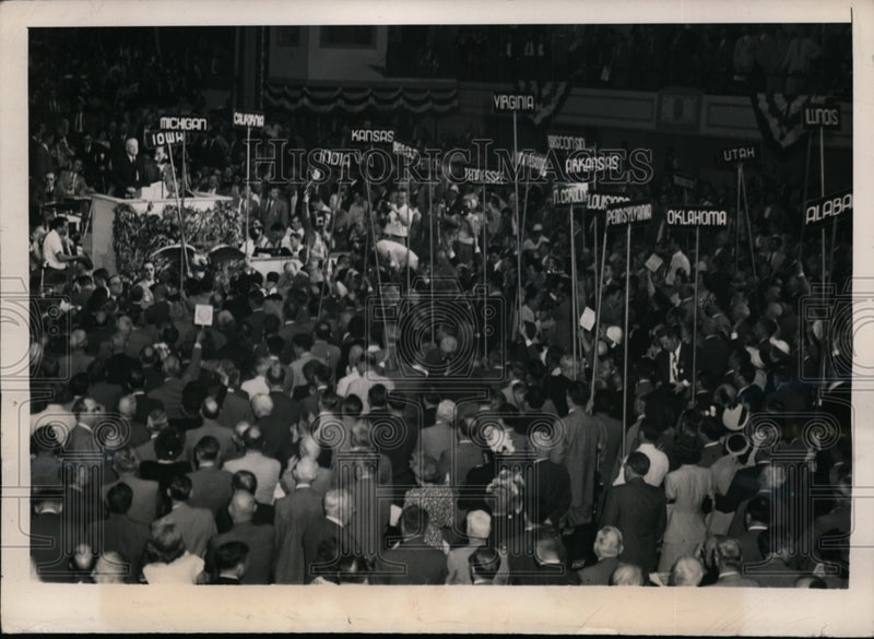 Load image into Gallery viewer, 1948 Press Photo Herbert Hoover at Republican National Convention, Philadelphia
